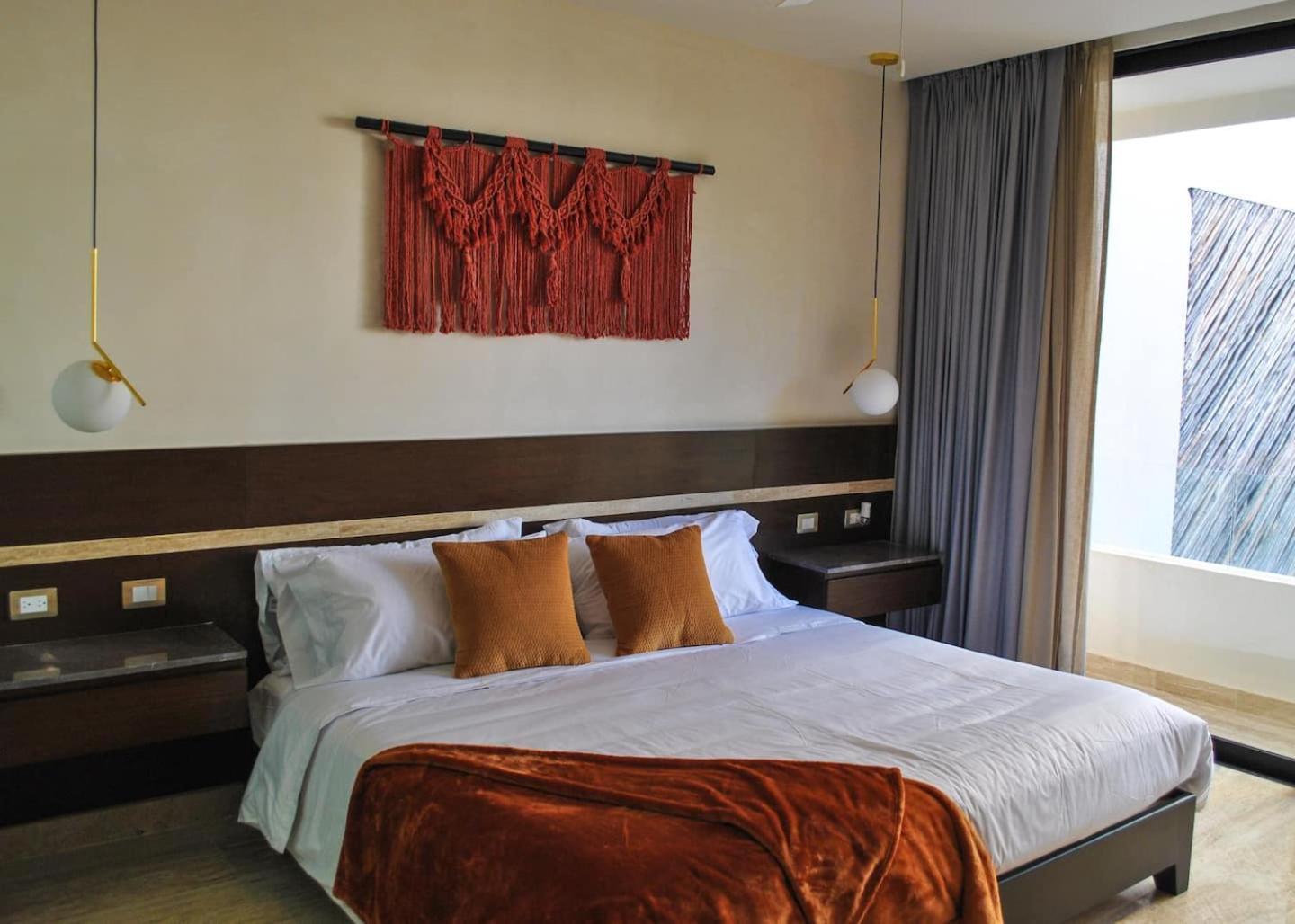 Upscale Desirable Location Apartment *