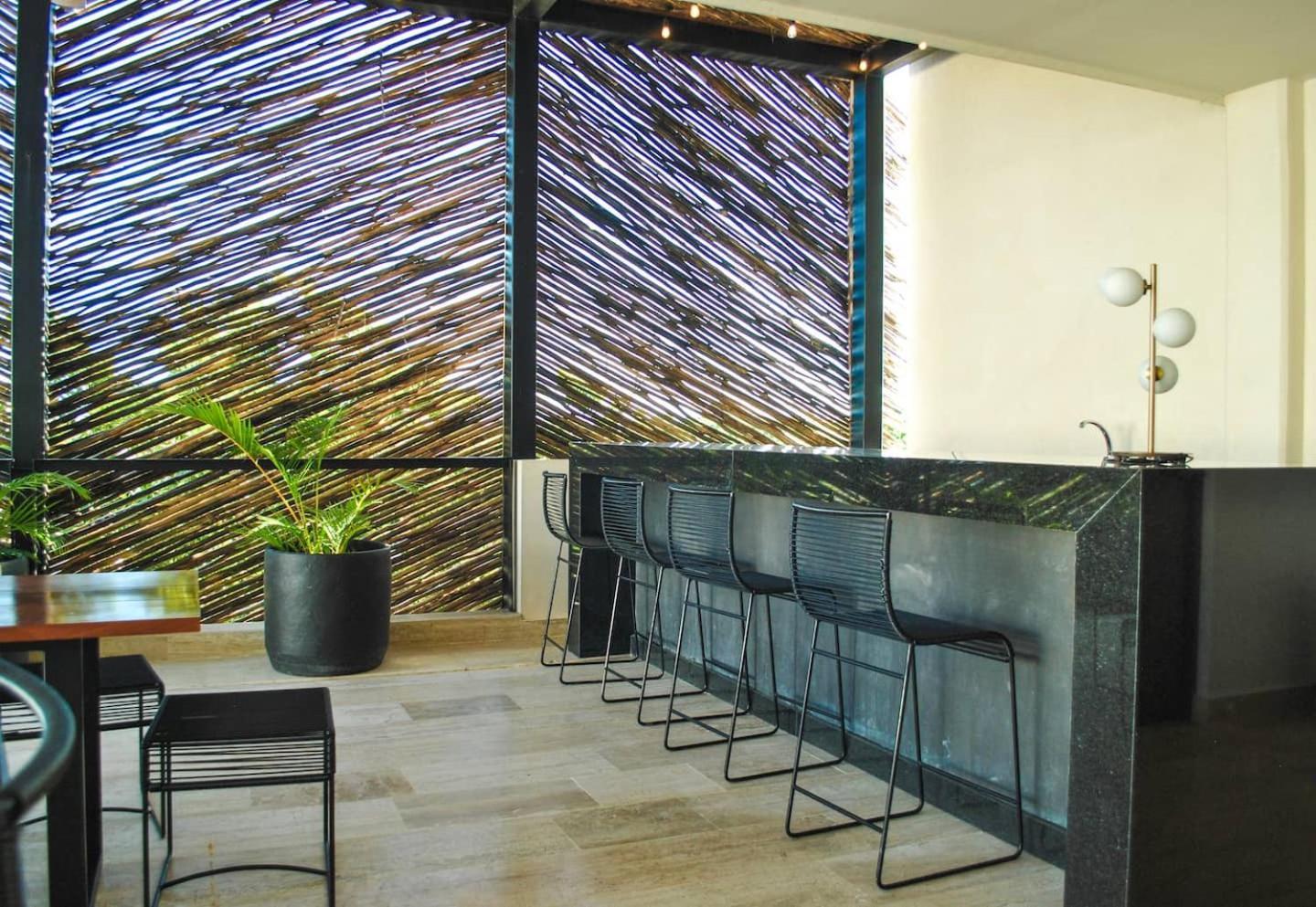 Apartment Upscale Desirable Location *