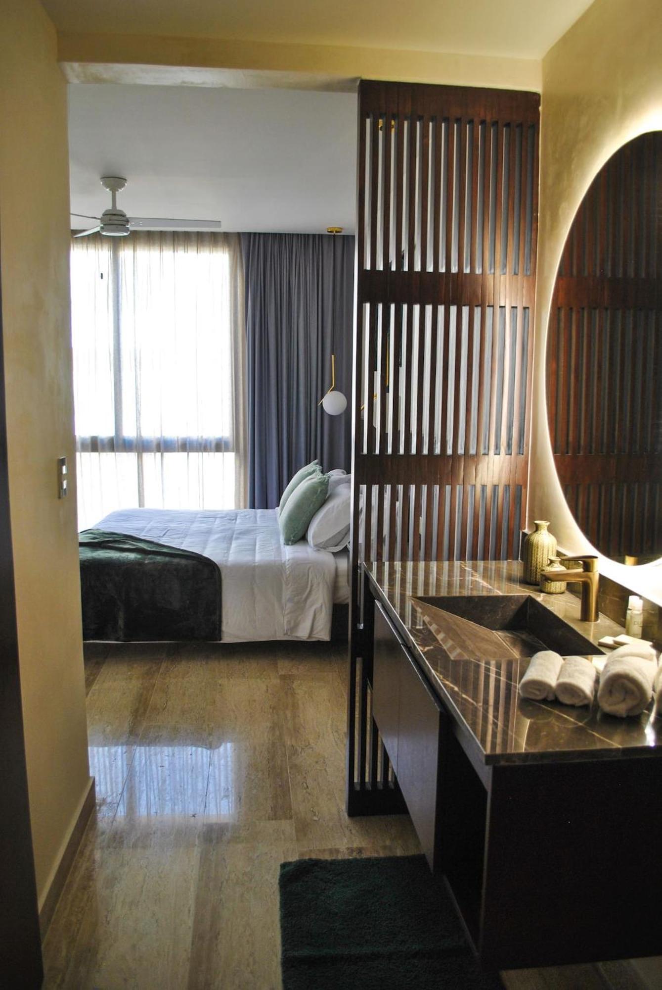 Apartment Upscale Desirable Location *